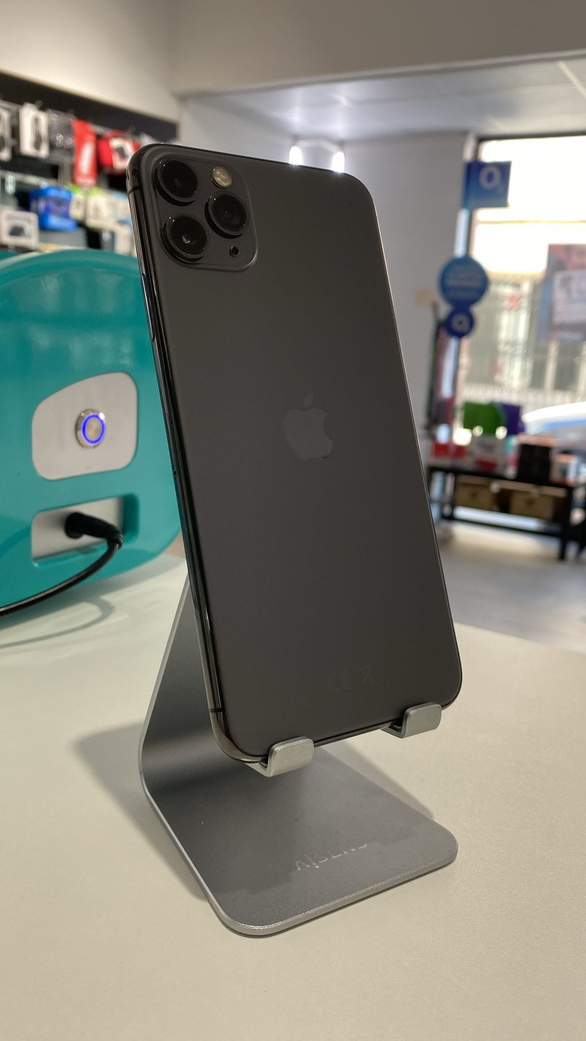 IPhone 11 Pro Max reacondicionado - 256GB Gris espacial - 1 año de garantía - Imagen 3